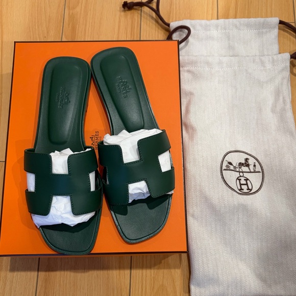 HERMES EUC Vert Électrique Green Leather Oran Sandals Slides 39 9 Hermès - Picture 2 of 8